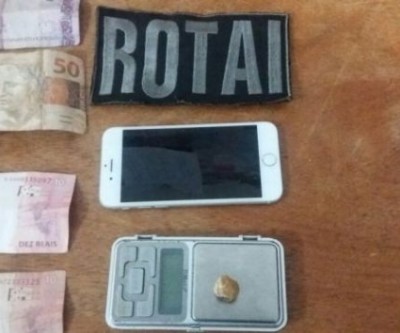 Além de drogas, polícia recupera IPhone furtado com acusado de tráfico 