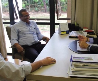 Eduardo Rocha recebe amigos da cidade de Três Lagoas em seu gabinete
