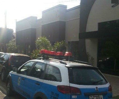 Panos de prato, balde e brindes são furtados de agência de viagens 