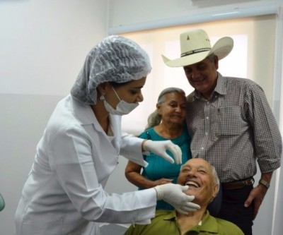 Saúde entrega próteses dentárias a pacientes do Centro de Especialidades Odontológicas