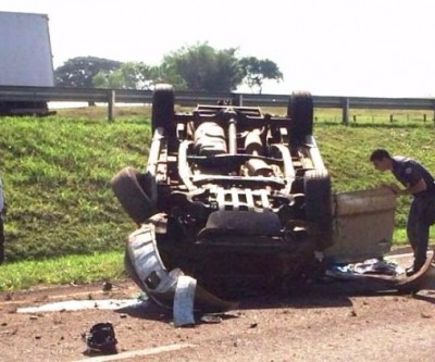 Empresário três-lagoense de 62 anos capota caminhonete em rodovia