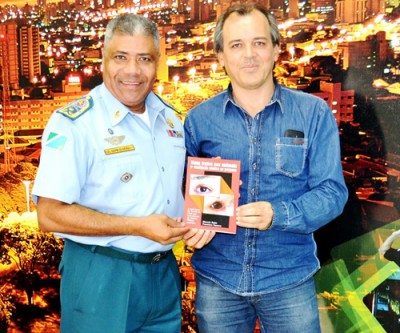 Beto Araújo apresenta pesquisa que relaciona maus tratos a animais com violência contra humanos