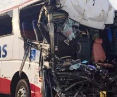 Acidente com ônibus que fazia a linha São Paulo a Três Lagoas mata um e deixa vários feridos