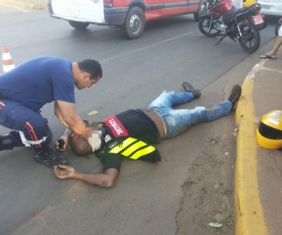 Mototaxista fica ferido em acidente de trânsito no bairro Santo André