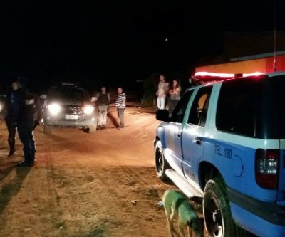 Ladrões fogem ao serem flagrados por dono de construção 