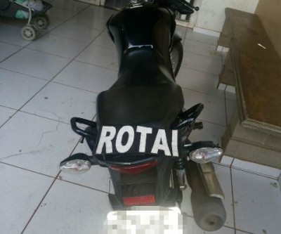 Moto com restrição de furto é apreendida pela Polícia Militar