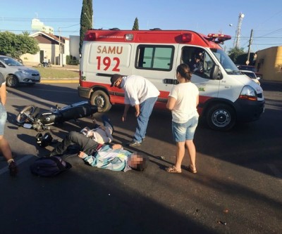 Segunda-feira inicia com acidente ; mãe e filho ficam feridos 