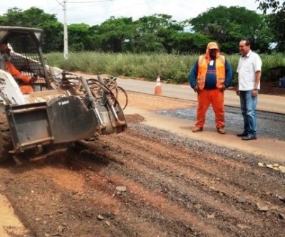 Empresas começam a recuperar via de acesso ao Bairro Jupiá em Três Lagoas
