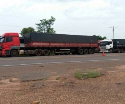 PRF apreende comboio de carretas com 1,8 milhão de cigarros