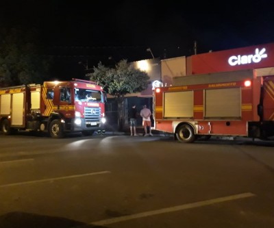 Em Três Lagoas, Bombeiros controlam incêndio criminoso no centro da Cidade