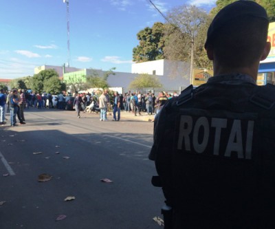 Clima Tenso: Polícia interdita rua na frente do CIAT de Três Lagoas 