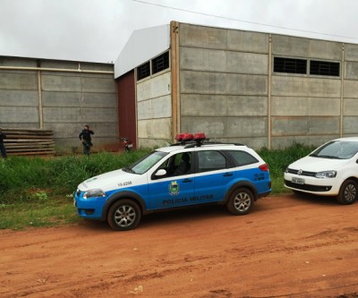 Moto furtada é encontrada atrás de barracão no Jardim das Hortências 