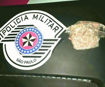 Homem de 21 anos é preso com droga na cueca