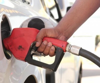 Com gasolina a 4,69, tanque cheio tem o mesmo valor de 12 Kg de carne