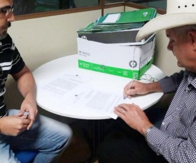 Prefeito assina convênio na Educação e se reúne com técnicos da Agesul