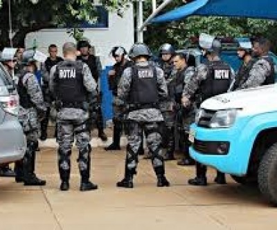 Gaeco e PM prendem três integrantes do PCC com armas e drogas