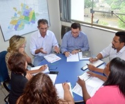 Prefeitura e SINTED se reúnem e confirmam reajuste salarial aos professores da Rede Municipal de Ensino
