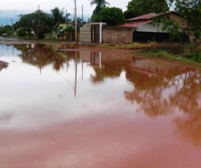 Após chuva, moradores ficam “ilhados” em bairro de Três Lagoas 