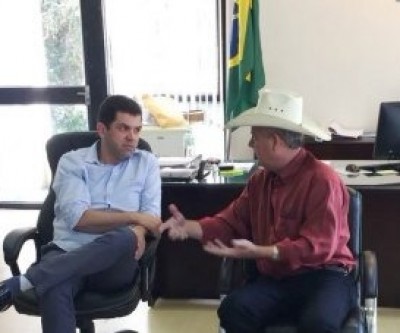 Prefeito busca recursos para ampliar atendimento de hemodiálise no HNSA