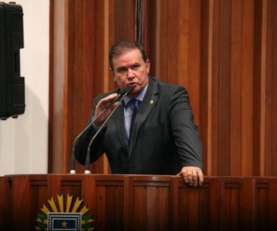 Deputado Eduardo Rocha, líder da bancada do PMDB, usa a tribuna na 1ª sessão de 2018