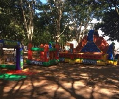 Enquanto brinquedos estão em reforma, SEJUVEL colocará parquinho inflável no Bosque da Lagoa Maior