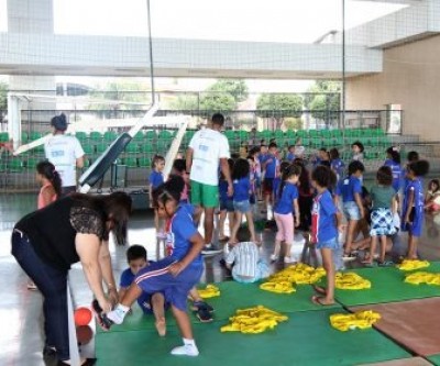 Crianças da Rede Municipal de Ensino participam de Colônia de Férias promovida pelo CRE-TL