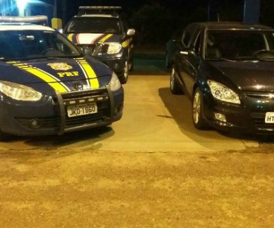 Carro roubado em  Itumbiara é apreendido pela PRF