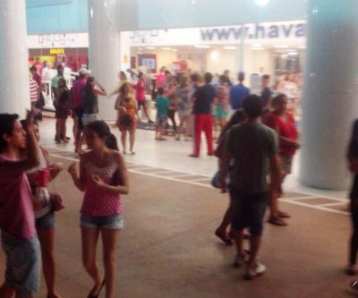 CORRERIA: Vendaval assusta clientes da Havan em Três Lagoas 