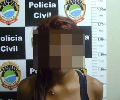 Jovem de 18 anos é presa sob acusação de tráfico de drogas 