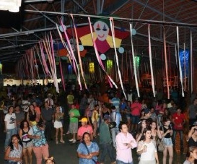 Carnaval 2018 animou foliões no recinto Arenamix e Distrito de Arapuá