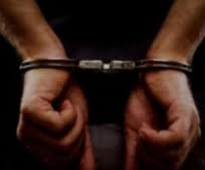 Após bebedeira em bar, marido chega em casa quebrando tudo 