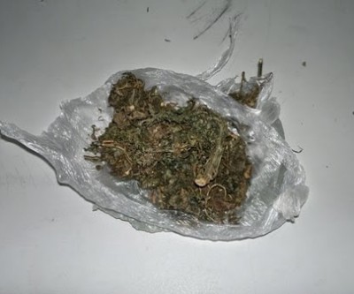 Usuário de drogas flagrado pela PM delata nome e endereço de traficante 