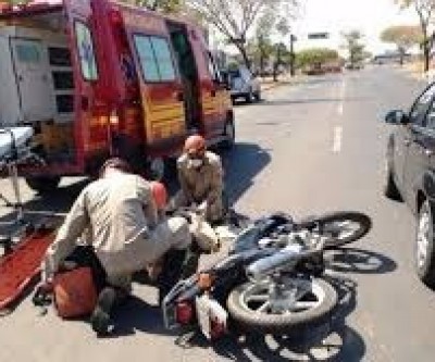 Acidente entre motos deixa uma pessoa ferida no Jardim Alvorada