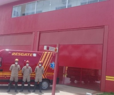 Bombeiros salvam a vida de recém-nascido engasgado com leite materno