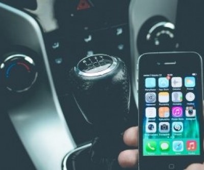Falar ao celular enquanto dirige e não usar cinto de segurança ainda são as principais infrações no trânsito 