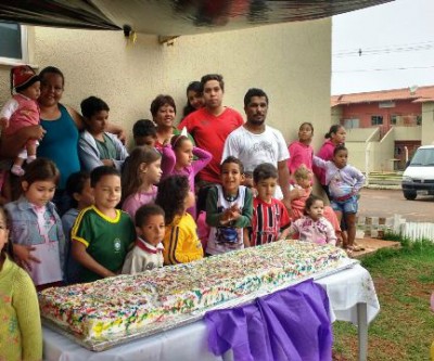 Festa das crianças do Novo Oeste teve a distribuição de mais de 100 Kg de bolo 