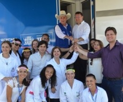 Prefeitura de Três Lagoas recebe trailer odontológico doado pela Fibria