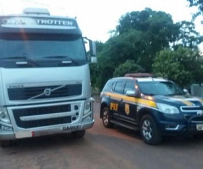 Carreta Volvo clonada é apreendida pela PRF de Três Lagoas