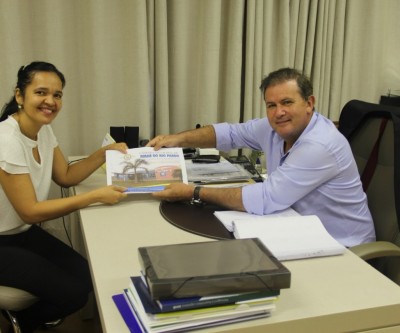 Deputado Eduardo Rocha recebe vereadora de Ribas do Rio Pardo