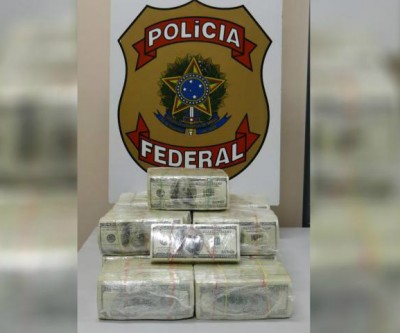 PF encontra 1,3 milhão de dólares em caminhonete e prende casal na BR-262