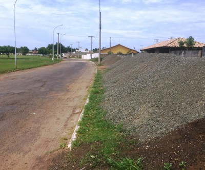 Obra de R$ 1.558.316,99 está abandonada na orla da Lagoa Maior em Três Lagoas 