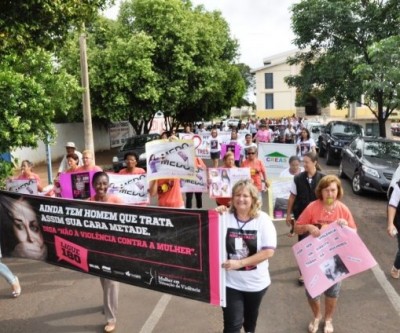 Assistência Social de Três Lagoas promove caminhada de mulheres pela violência zero