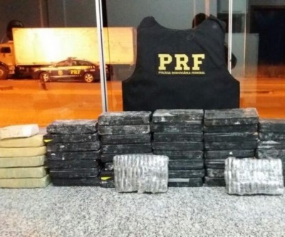 PRF descobre carga de cocaína escondida em mudança na BR-262