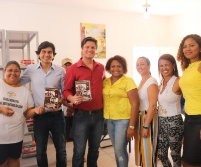 Em incentivo, vereador realiza 2ª edição do projeto “ Feira do Livro”
