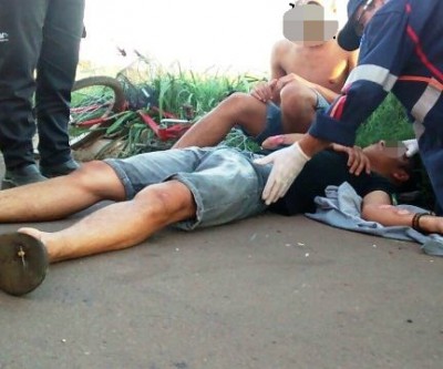 Ciclistas empurrados por desconhecidos são socorridos pelo SAMU 