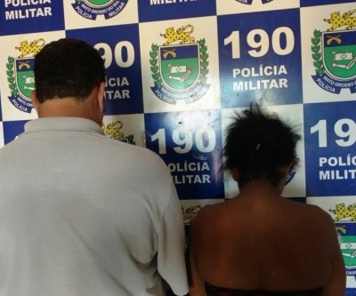 Mulher é flagrada comercializando drogas em sua residência