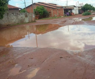 Após chuva, moradores de Três Lagoas pedem socorro à prefeita Márcia Moura 