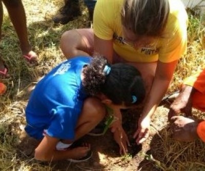 Alunos da Escola Municipal “Eufrosina Pinto” participam de Projeto de Arborização do Córrego do Onça