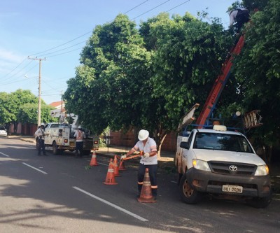 Após temporal, vários bairros de Três Lagoas ainda continuam sem energia elétrica 
