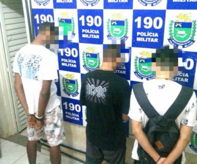 Dois homens são presos e um menor foi apreendido pela Polícia Militar por envolvimento com o tráfico de drogas